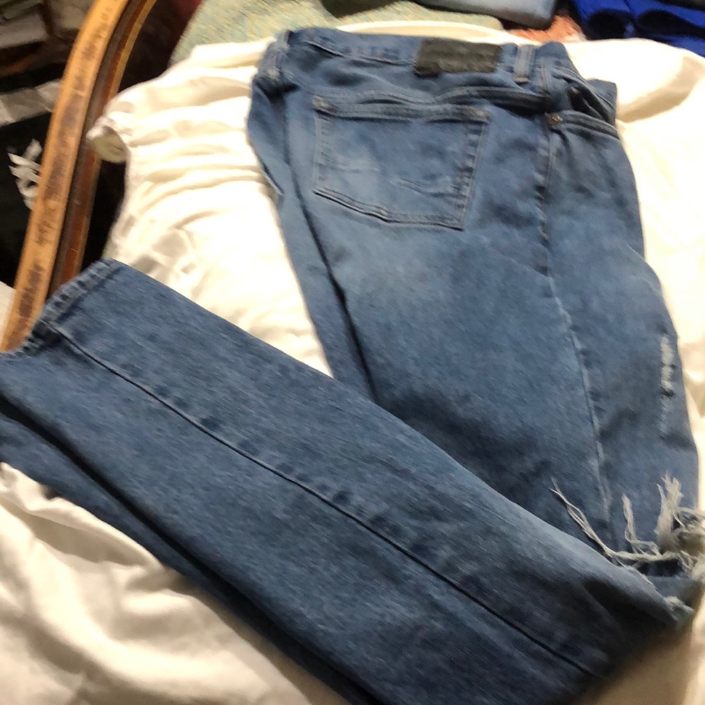PACSUN DISTRESSED/RIPPED JEANS SIZE: 31x32